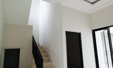 rumah cantik 2 lt hook dekat danau kerinci sawojajar dan tol