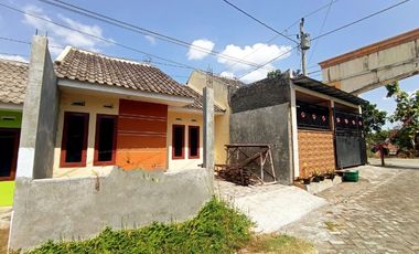 Rumah murah siap huni di perumahan dekat waduk cengklik