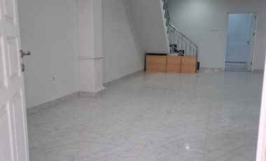 DISEWAKAN RUMAH CANTIK DAN LUAS TAMAN SURYA CENGKARENG JAKARTA BARAT