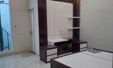 DISEWAKAN RUMAH CANTIK DAN LUAS TAMAN SURYA CENGKARENG JAKARTA BARAT