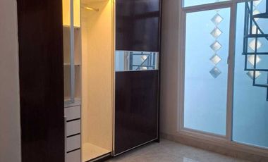 DISEWAKAN RUMAH CANTIK DAN LUAS TAMAN SURYA CENGKARENG JAKARTA BARAT