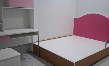 DISEWAKAN RUMAH CANTIK DAN LUAS TAMAN SURYA CENGKARENG JAKARTA BARAT