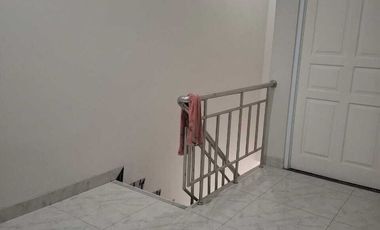 DISEWAKAN RUMAH CANTIK DAN LUAS TAMAN SURYA CENGKARENG JAKARTA BARAT