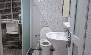 DISEWAKAN RUMAH CANTIK DAN LUAS TAMAN SURYA CENGKARENG JAKARTA BARAT