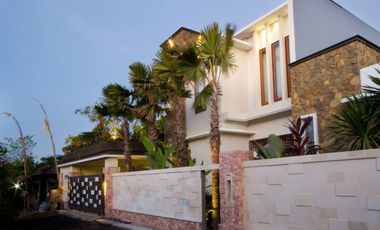 VILLA MODERN MINIMALIS FULL FURNISHED LOKASI JIMBARAN