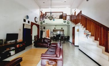 Rumah mewah lahan luas di kerten Laweyan solo