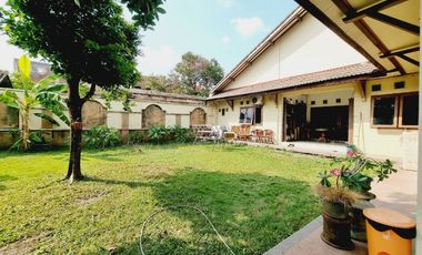 Rumah mewah lahan luas di kerten Laweyan solo