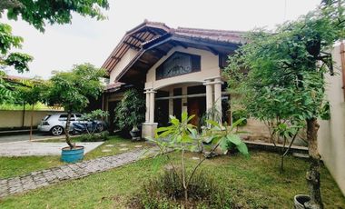 Rumah mewah lahan luas di kerten Laweyan solo