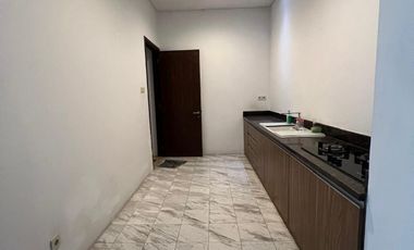 Town house Springhill Kemayoran Luas 9x17 M2 Bangunan 5 Lantai Bagus