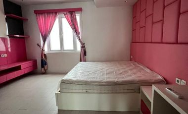 Town house Springhill Kemayoran Luas 9x17 M2 Bangunan 5 Lantai Bagus