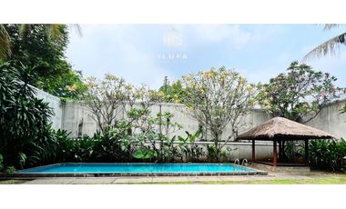 Disewakan Rumah Mewah  Asri Lokasi dekat Jalan Pejaten Barat Kemang