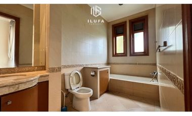 Disewakan Rumah Mewah  Asri Lokasi dekat Jalan Pejaten Barat Kemang