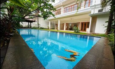 Disewakan Rumah Mewah  Asri Lokasi dekat Jalan Pejaten Barat Kemang