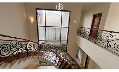 Disewakan Rumah Mewah  Asri Lokasi dekat Jalan Pejaten Barat Kemang