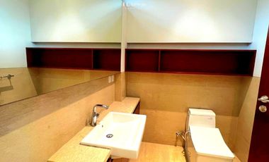 Disewakan townhouse Modern kondisi sangat bagus, area strategis Cipete