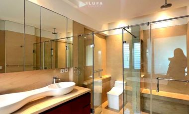 Disewakan townhouse Modern kondisi sangat bagus, area strategis Cipete