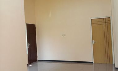 Rumah siap huni pojok // bisa Cash atau KPR