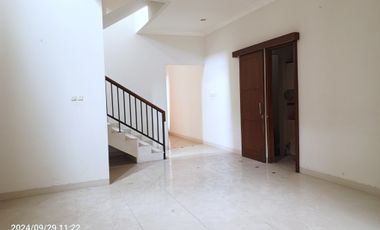 Disewakan Rumah Semi Furnished Pejaten Barat Jaksel