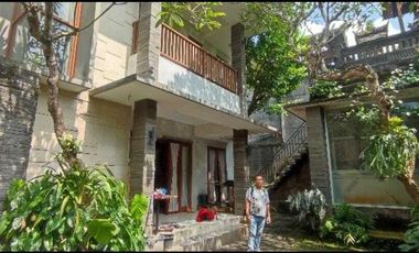 Rumah besar dan kokoh di penatih dentim