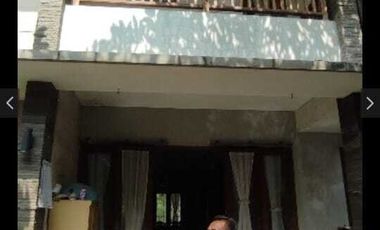 Rumah besar dan kokoh di penatih dentim