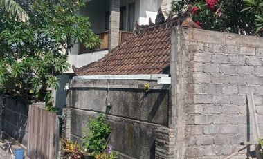 Rumah besar dan kokoh di penatih dentim