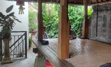 Rumah besar dan kokoh di penatih dentim