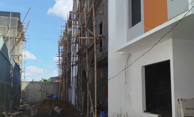 Cluster moderan minimalis jalan 2 mobil kawasan jatipadang psr minggu