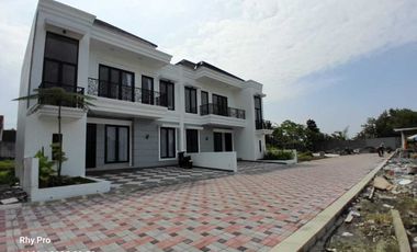 RUMAH MEWAH KLASIK DEKAT PEMDA SLEMAN