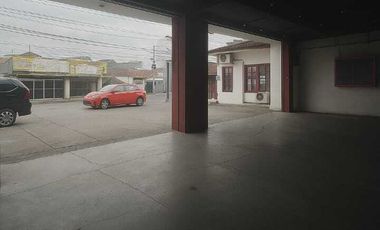 DISEWAKAN GEDUNG 2 LANTAI – SLEMAN Lokasi strategis, sekitar area us