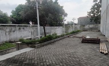 DISEWAKAN GEDUNG 2 LANTAI – SLEMAN Lokasi strategis, sekitar area us