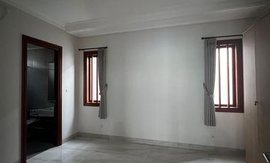 Disewakan Rumah Cluster Taman Simpruk Lippo Cikarang