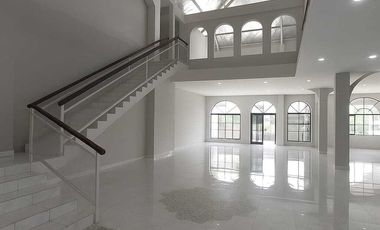 DISEWAKAN GEDUNG 2 LANTAI – KAPASITAS BESAR, DEKAT KAMPUS - BANTUL