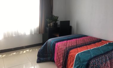 Disewakan Apartemen Cosmo Mansion 3 br+1 View timur furnish