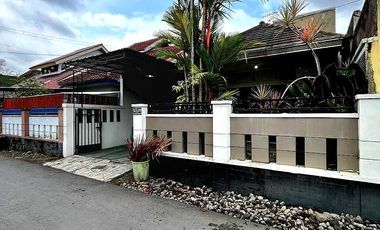 dijual rumah di sleman di lempong sari sariharjo ngaglik dekat AlAzhar