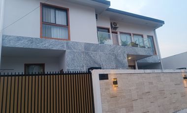 Tembalang Bukit Mawar  Sendangmulyo Rumah 2Lt View Menawan