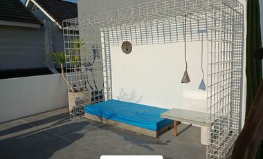 Disewakan rumah 2lt minimalis , furnished bagus baru Northwest Lake ,