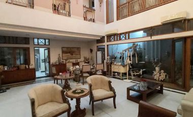 RUMAH MEWAH ELEGANT di  GREEN GARDEN, JAKARTA BARAT, 2 Lantai, SHM
