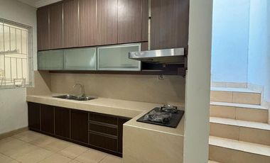 Disewakan Rumah Cluster Emerald Mansion Lippo Cikarang