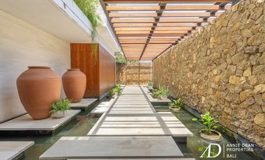 LEASEHOLD | MODERN LUXURY 4-BED VILLA IN THE PRIME AREA OF BATU BELIG