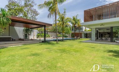 LEASEHOLD | MODERN LUXURY 4-BED VILLA IN THE PRIME AREA OF BATU BELIG