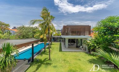 LEASEHOLD | MODERN LUXURY 4-BED VILLA IN THE PRIME AREA OF BATU BELIG