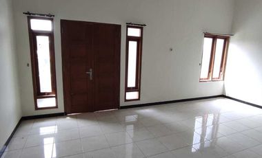 Rumah dijual siap pakai Perum Grand Pasadena Gentan timur Luwes Mall