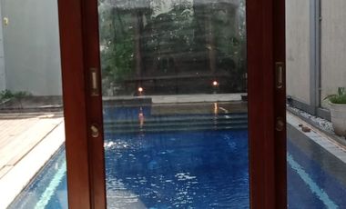 Rumah mewah, Pool  dalam Cluster di Kemang Jaksel