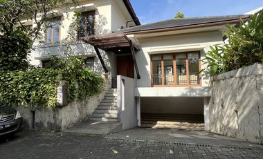 Rumah mewah, Pool  dalam Cluster di Kemang Jaksel