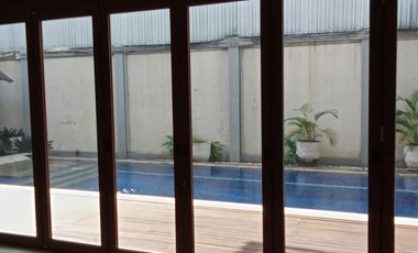 Rumah mewah, Pool  dalam Cluster di Kemang Jaksel