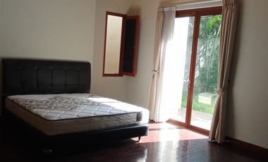 Rumah mewah, Pool  dalam Cluster di Kemang Jaksel