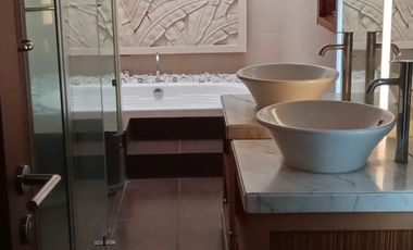 Rumah mewah, Pool  dalam Cluster di Kemang Jaksel