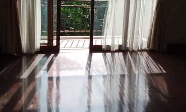 Rumah mewah, Pool  dalam Cluster di Kemang Jaksel