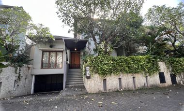 Rumah mewah, Pool  dalam Cluster di Kemang Jaksel