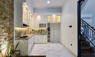 Rumah Mewah Siap Huni Lokasi Strategis Akses Mudah di Jagakarsa